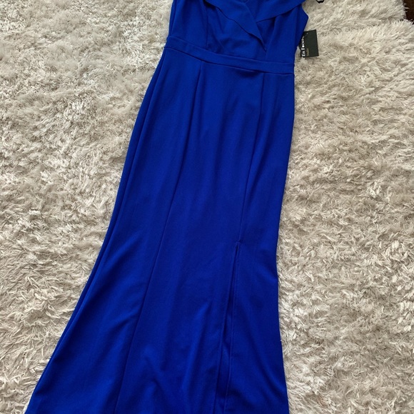 Blue gown dress - Picture 4 of 4